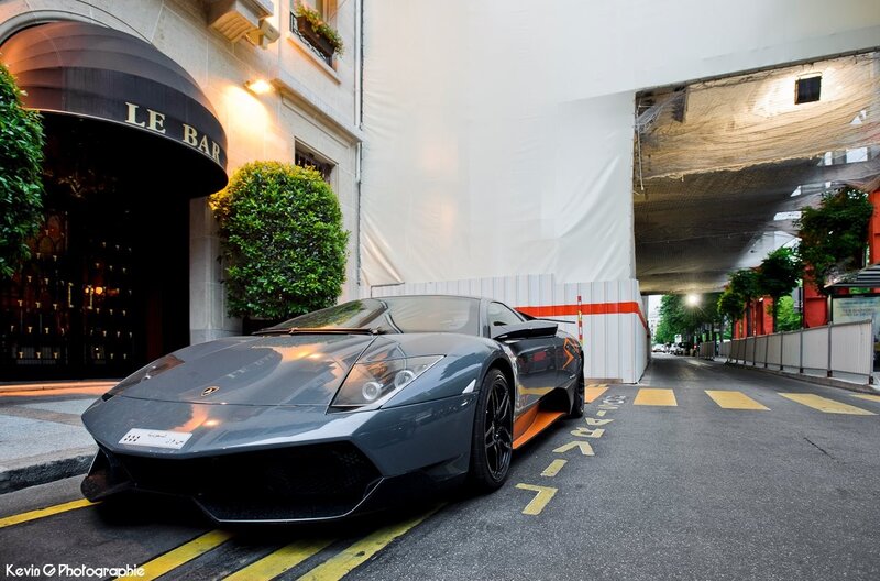 Lamborghini in front of Le Bar