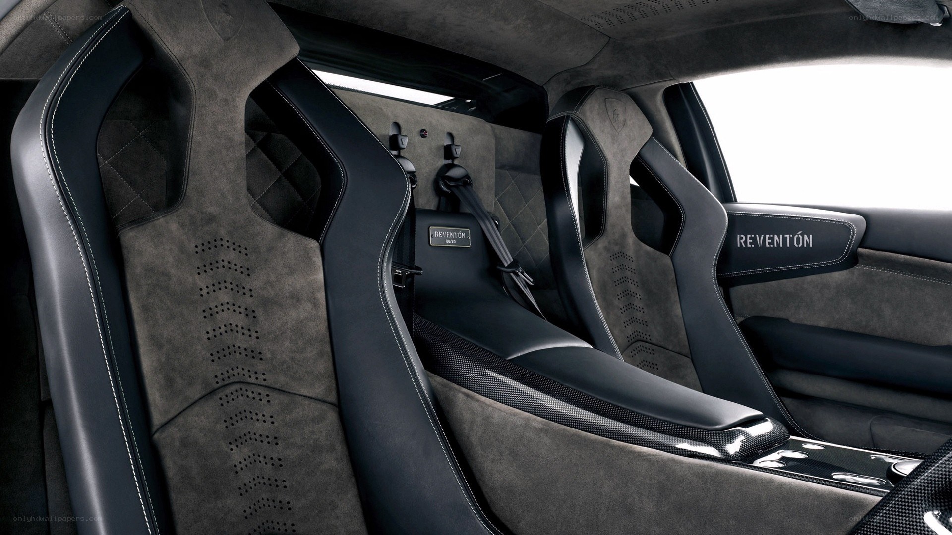 Lamborghini Revetón interior