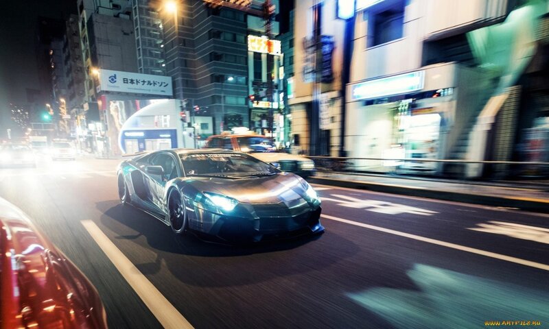 Lamborghini speeding through city