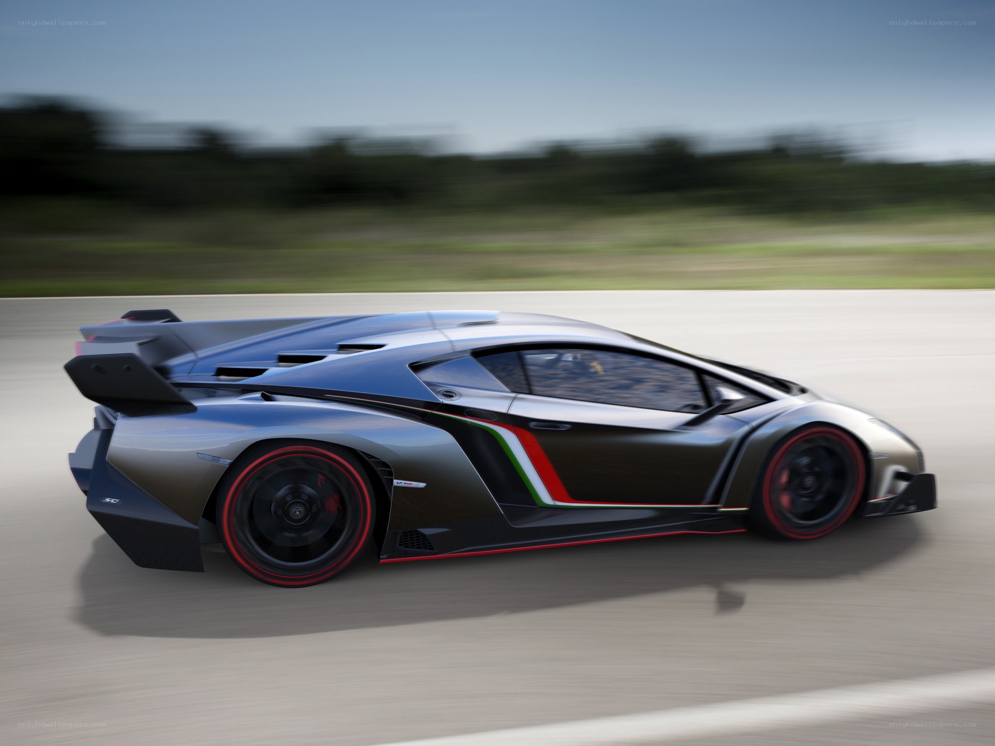 Lamborghini Veneno in motion