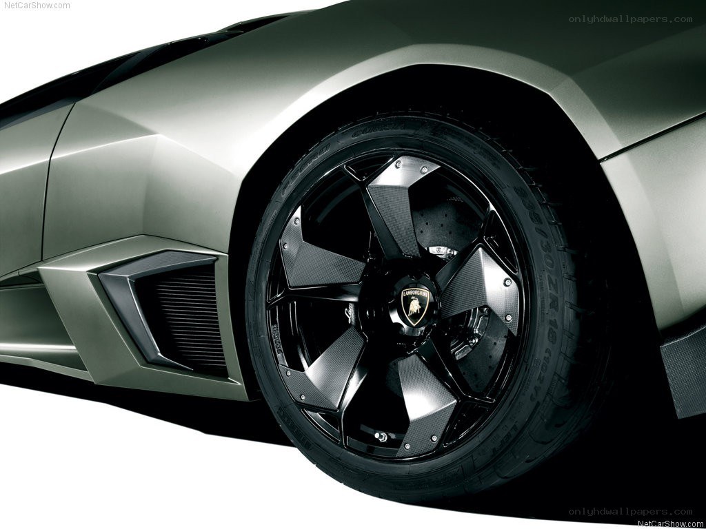 Lamborghini wheel close-up