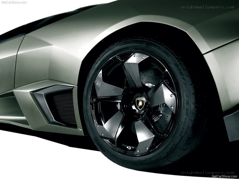 Lamborghini wheel close-up