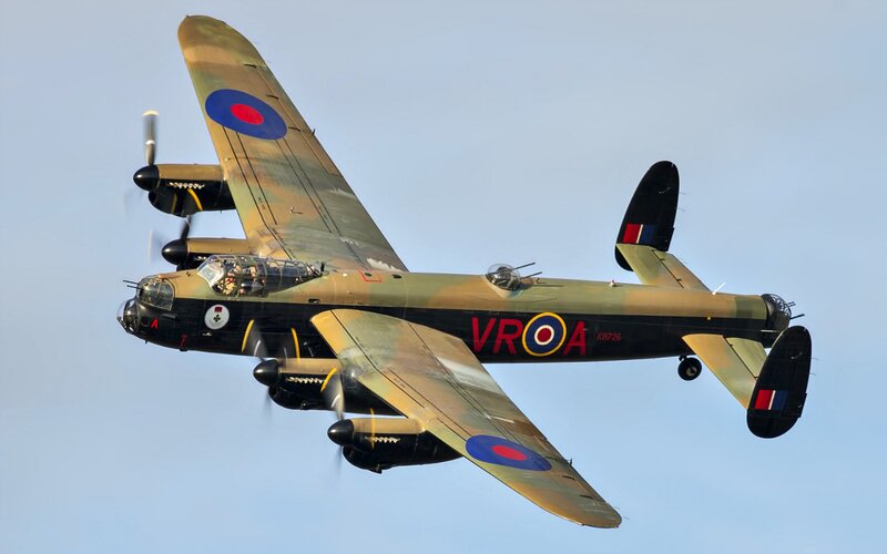 Lancaster Bomber Aircraft — Green, Dynamic