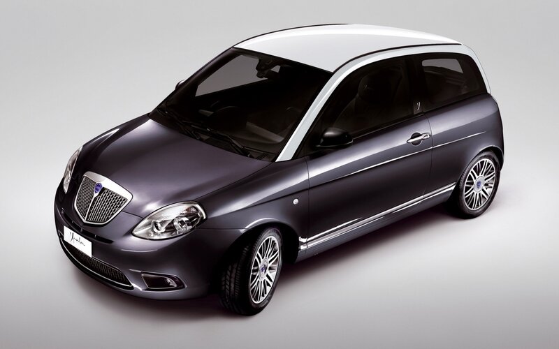 Lancia Ypsilon car