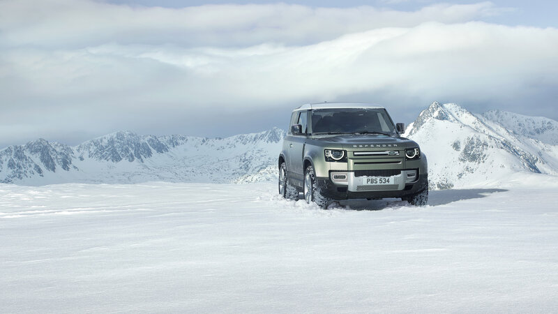 Land Rover Defender in Snow — White