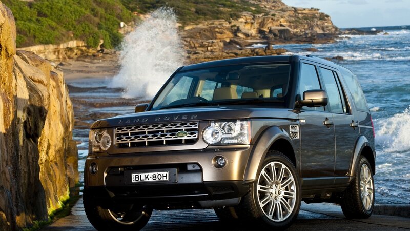 Land Rover Discovery by the coast