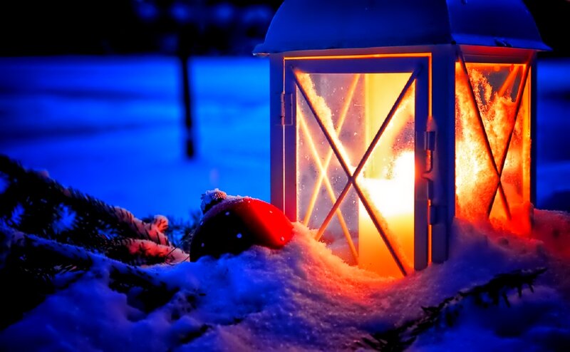 Lantern in Snow — Blue, Calm