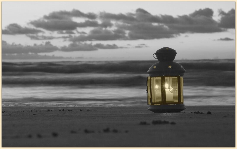 Lantern on Beach — Black