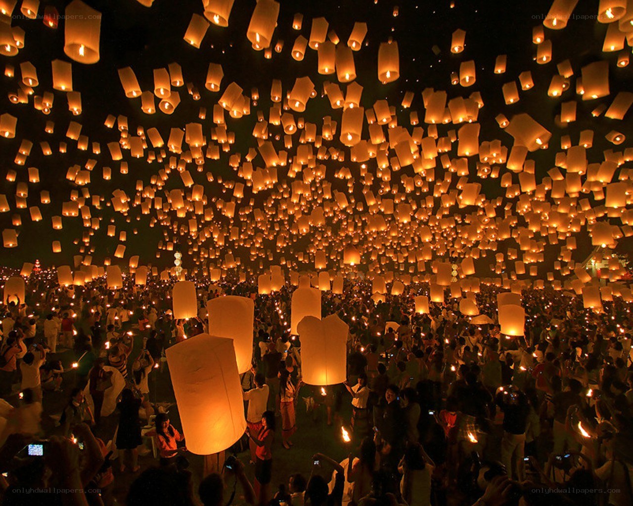 Lanterns released at night festival