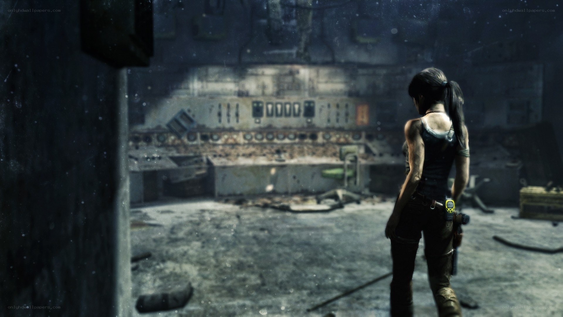 Lara Croft in a ruined facility