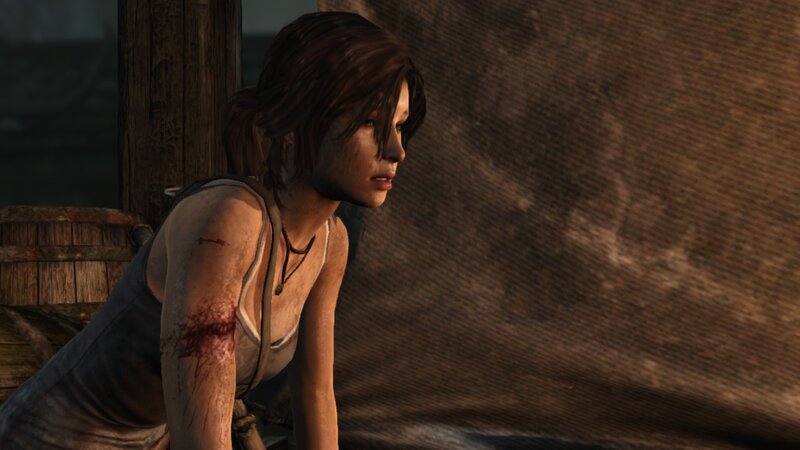 Lara Croft injured on ship