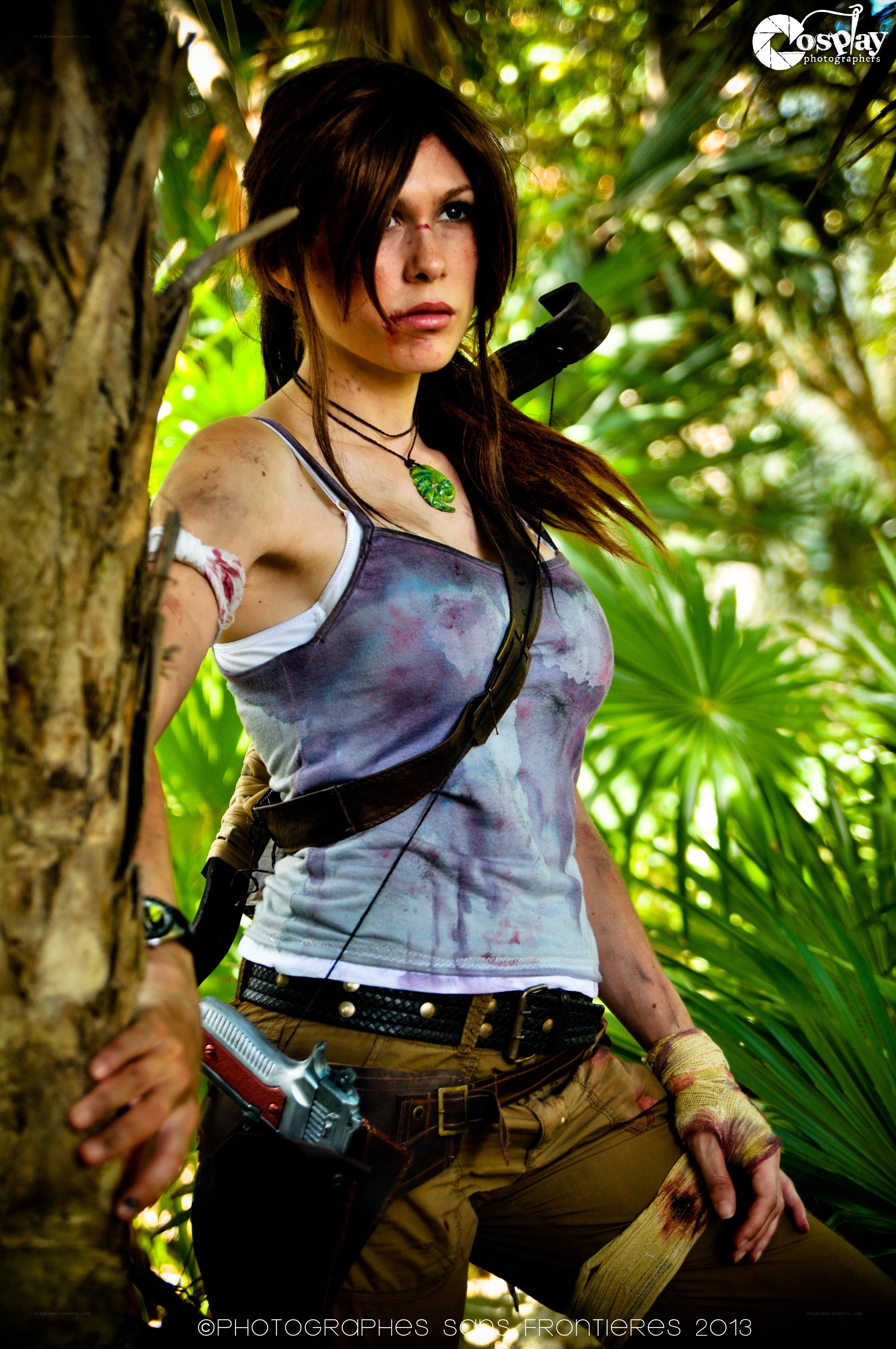 Lara Croft jungle cosplay