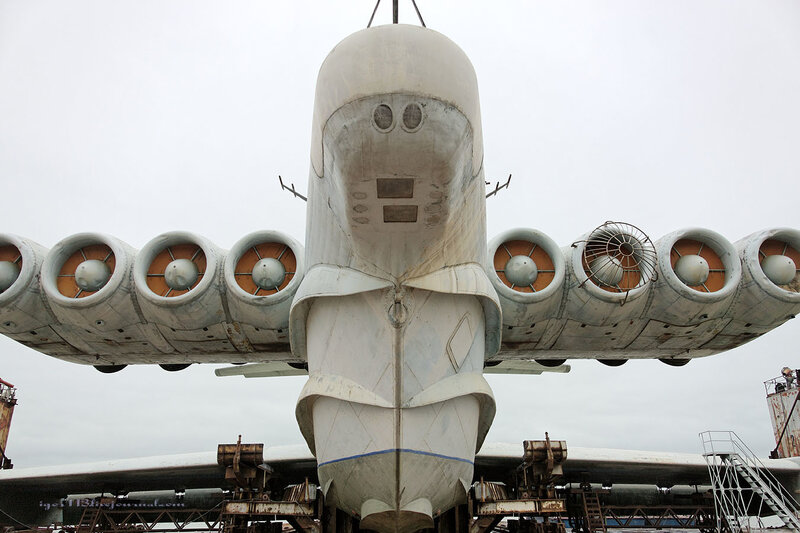 Large aircraft with multiple engines