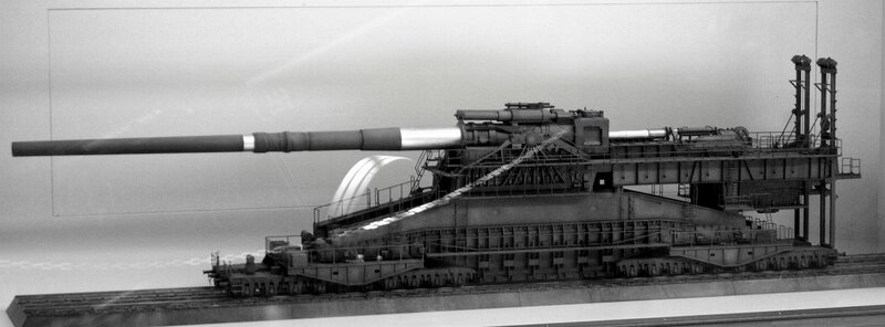 Large artillery gun model