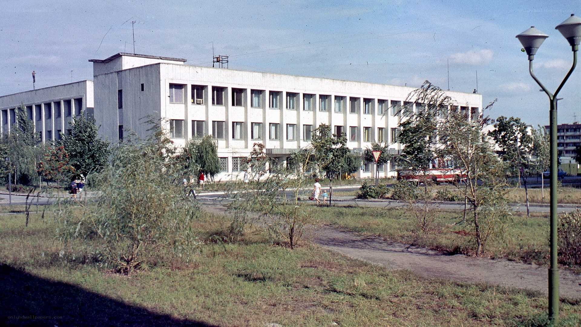 Large building in a city