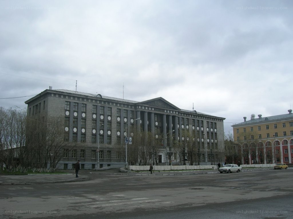 large building on a city street