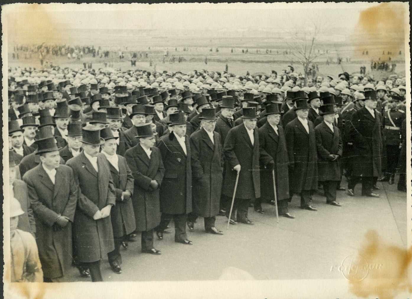 Large crowd at formal event