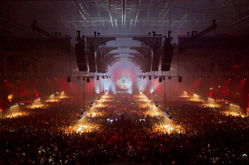 Large crowd at music festival