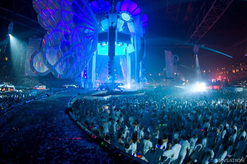 Large crowd at music festival