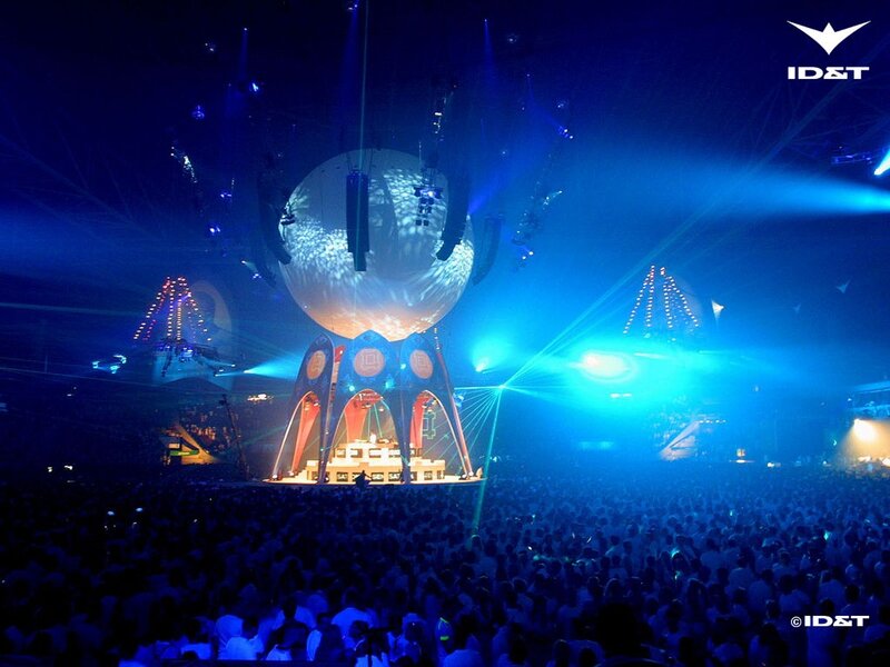Large crowd at music festival