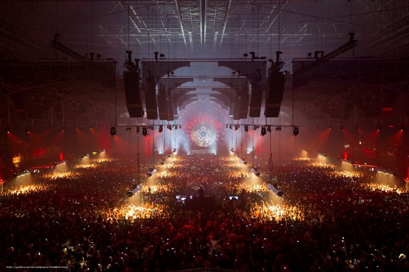 Large crowd at music festival