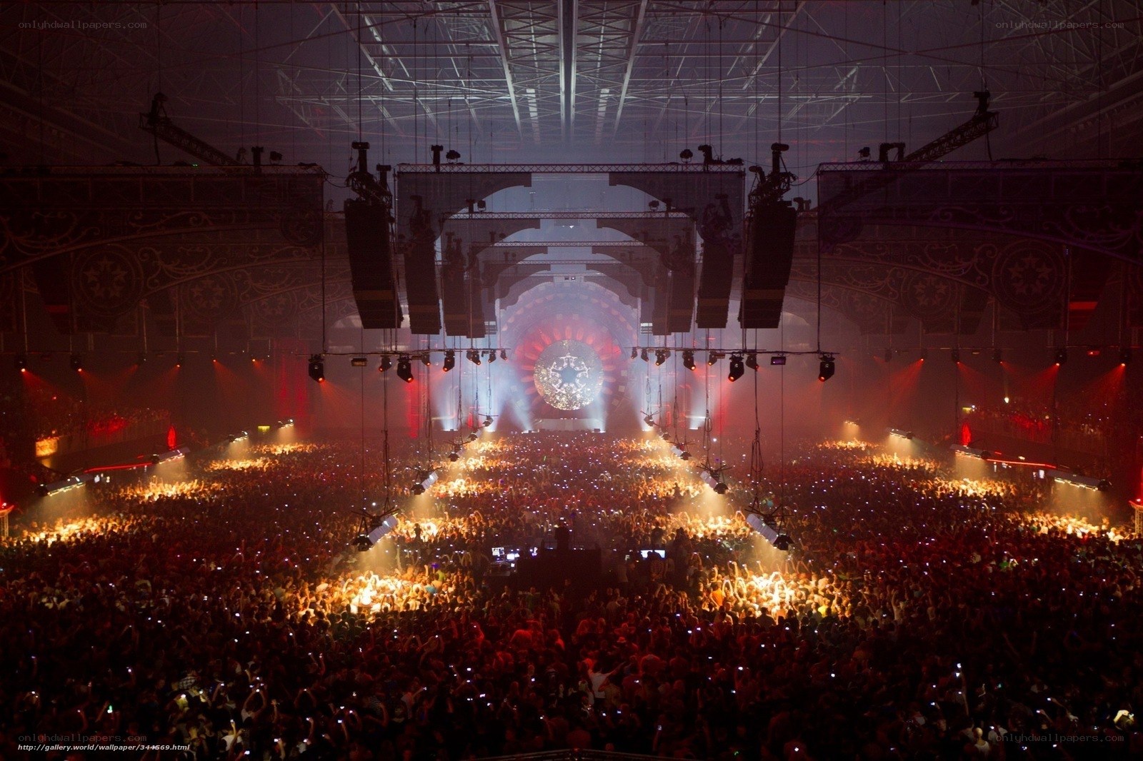 Large crowd at music festival