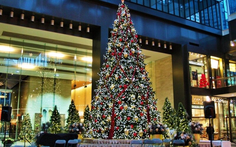 Large Decorated Christmas Tree — Green