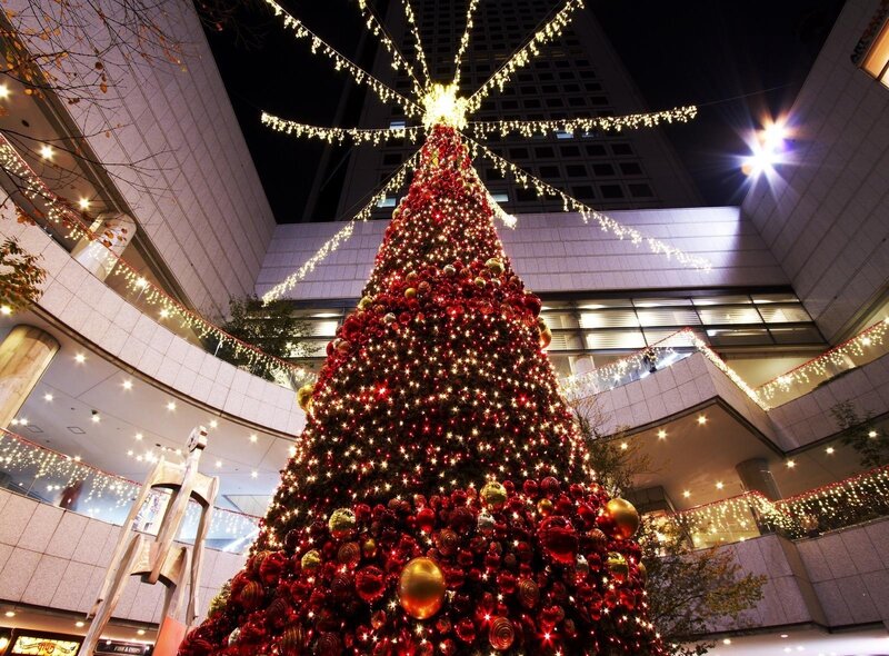 Large Decorated Christmas Tree — Red, Festive