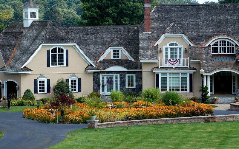 Large House with Garden — Green