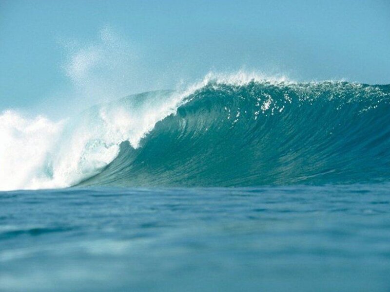 Large ocean wave breaking