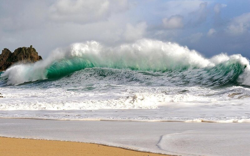 Large Ocean Wave Crashing — Blue