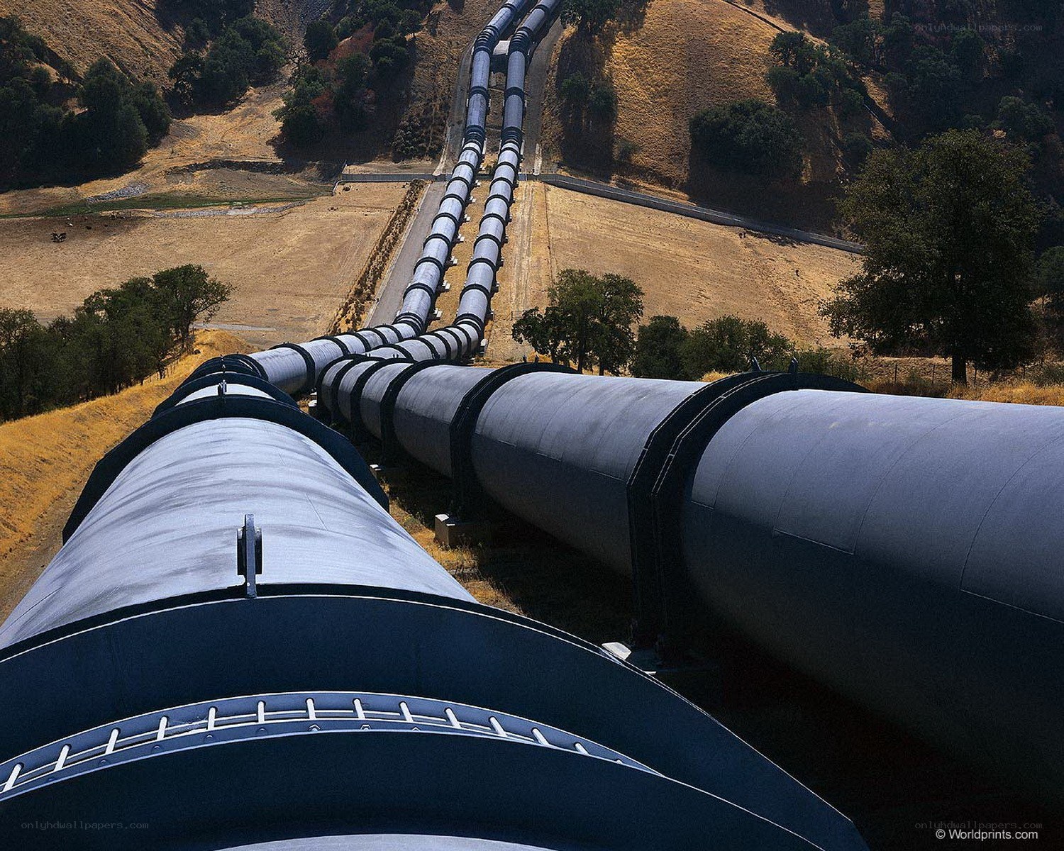 Large pipelines in a dry landscape