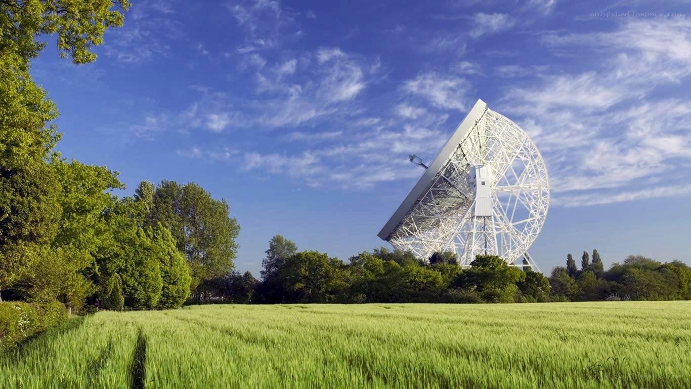Large radio telescope in a field