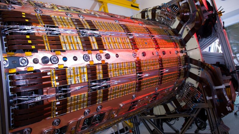 Large scientific detector component