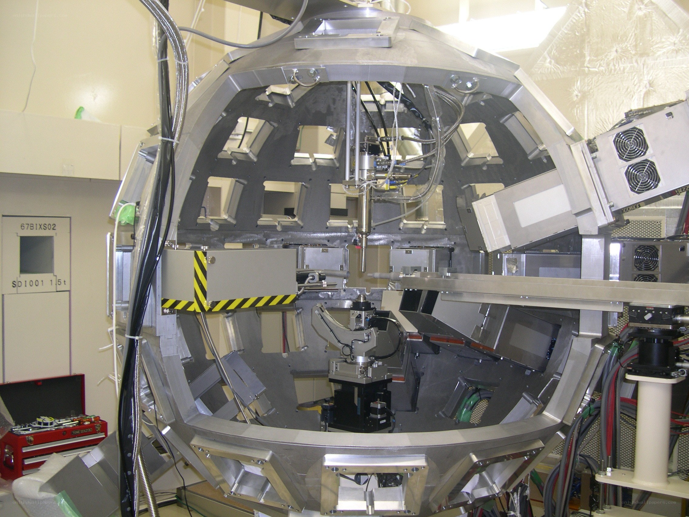 Large scientific instrument chamber