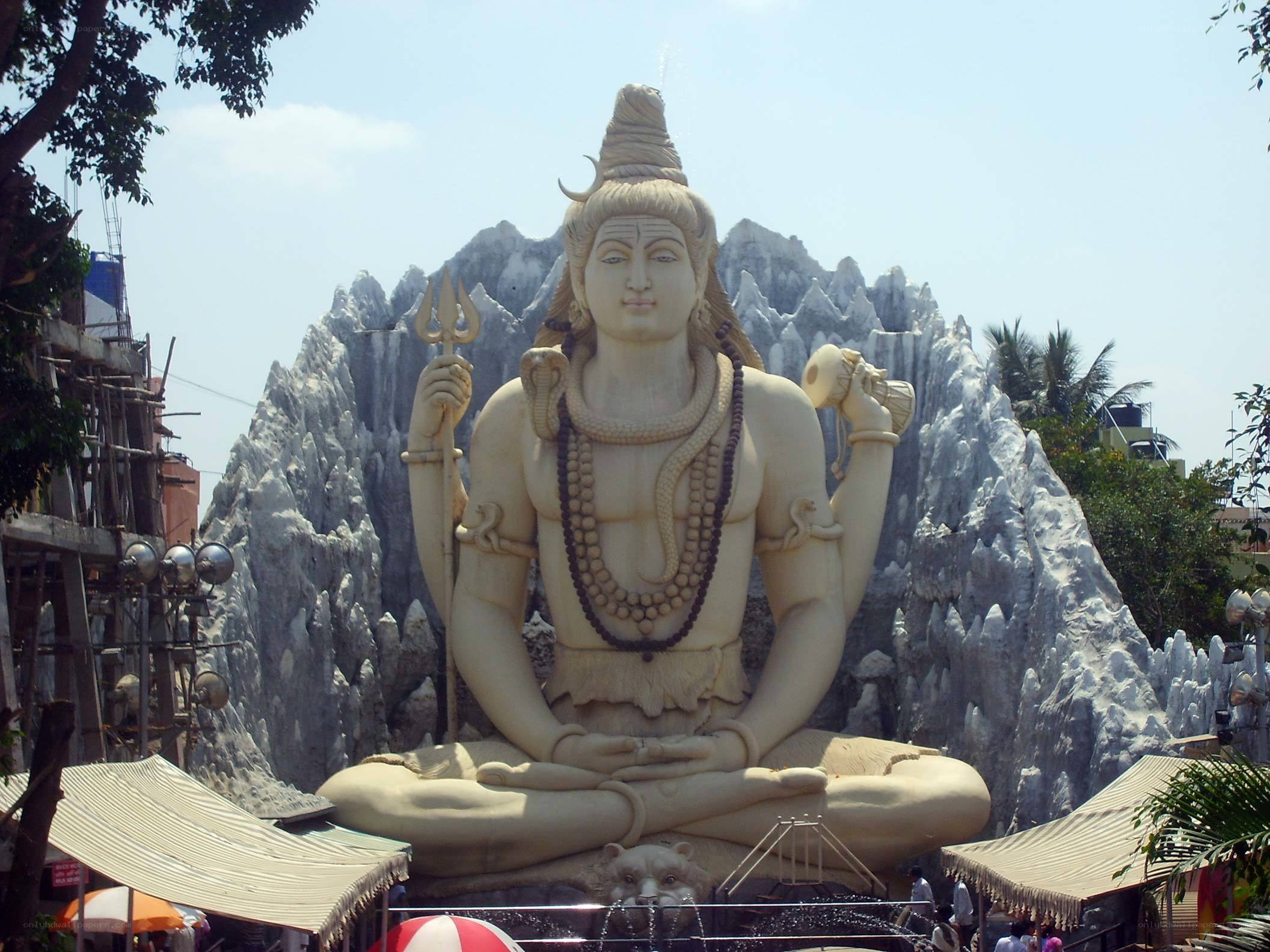 Large Shiva statue at temple