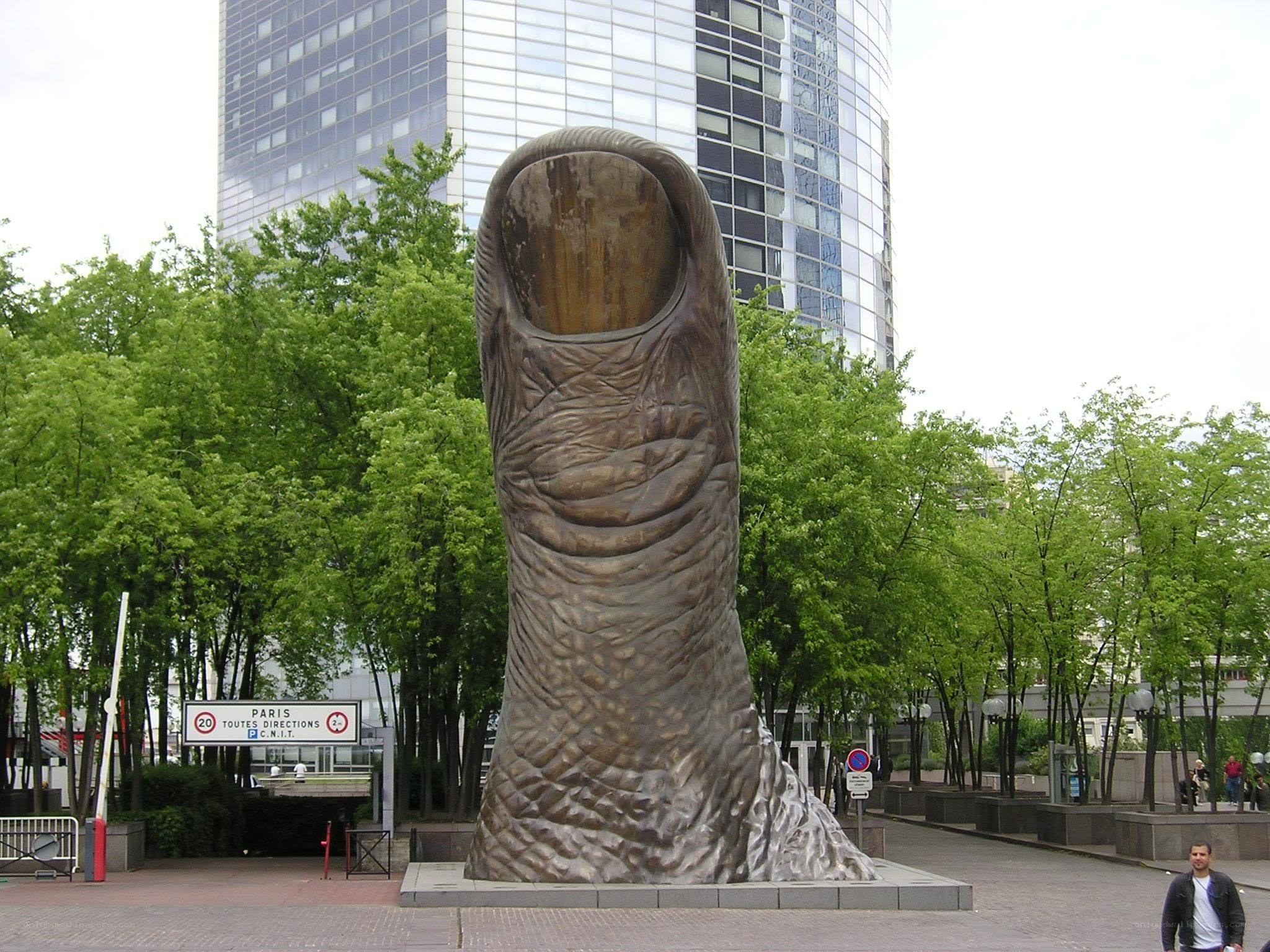 Large thumb sculpture in Paris