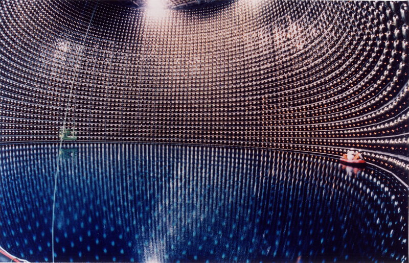 Large water tank with sensor array