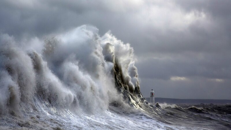 Large Wave Crashing