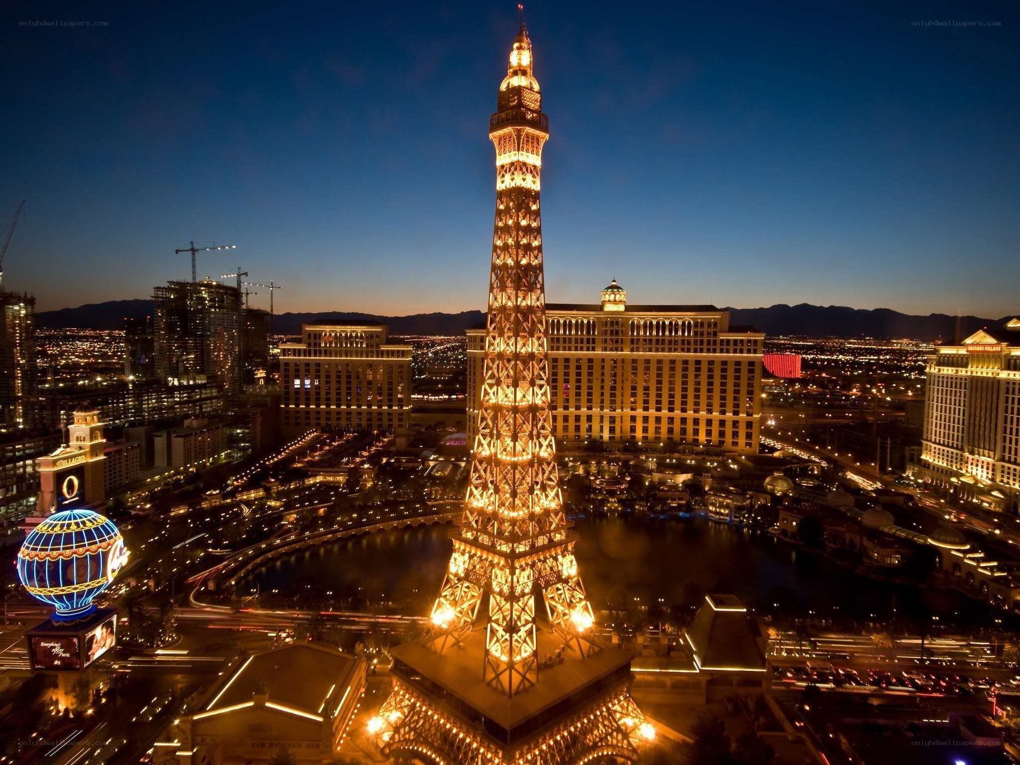 Las Vegas Eiffel Tower replica
