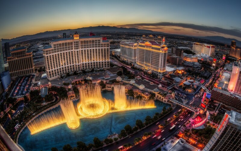Las Vegas fountain show at dusk