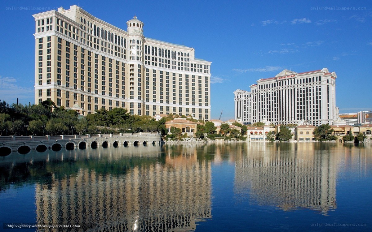 Las Vegas hotel and water feature