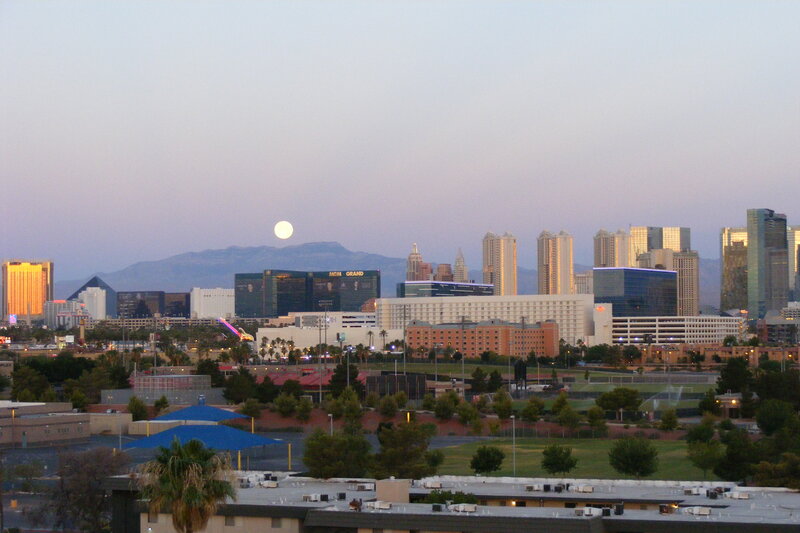 Las Vegas Skyline at Dusk — Gray