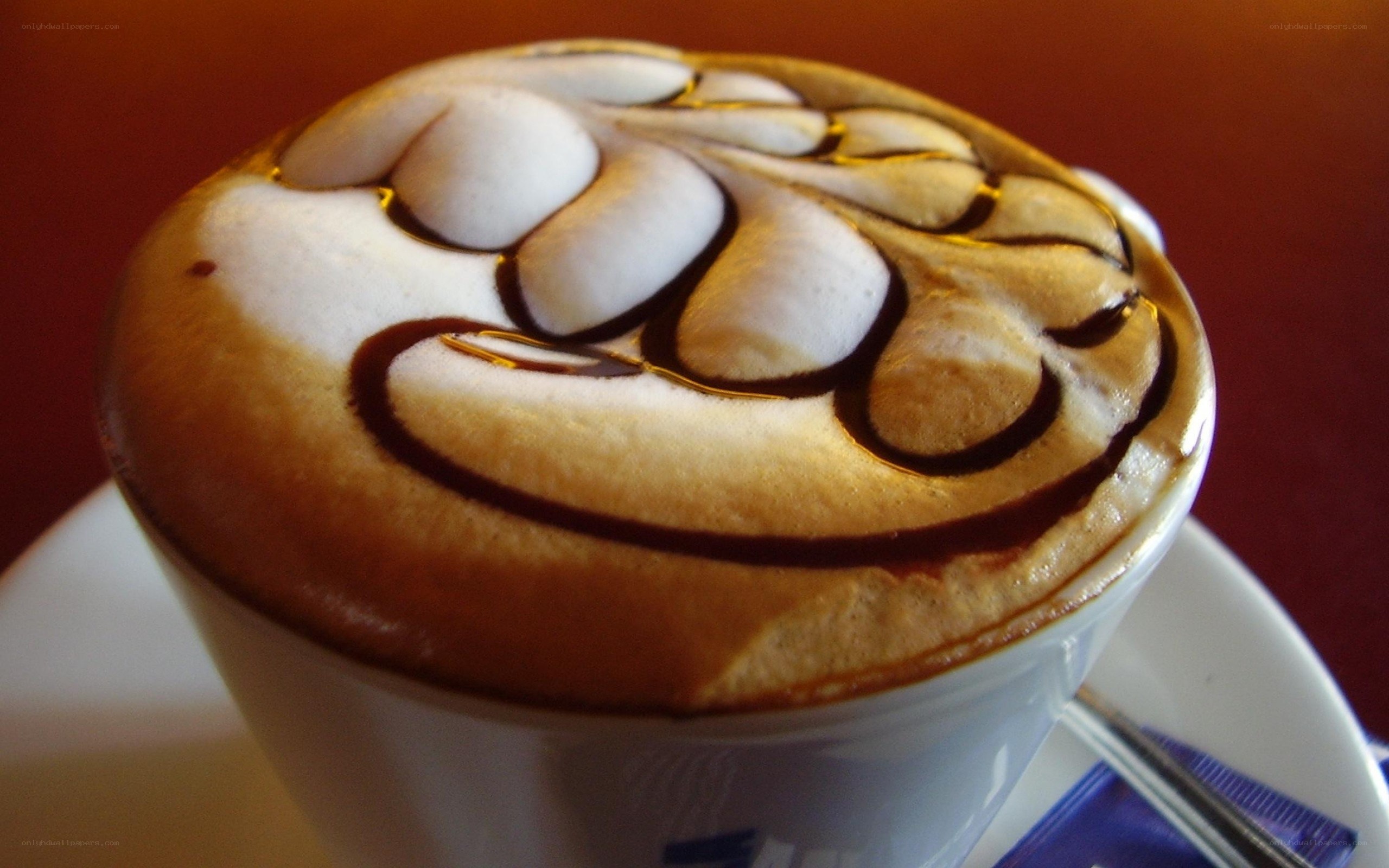 Latte art with chocolate drizzle
