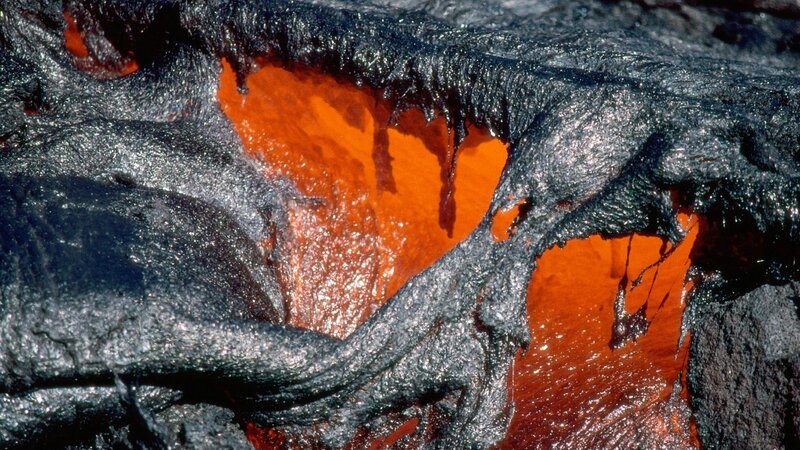 Lava flow with molten core