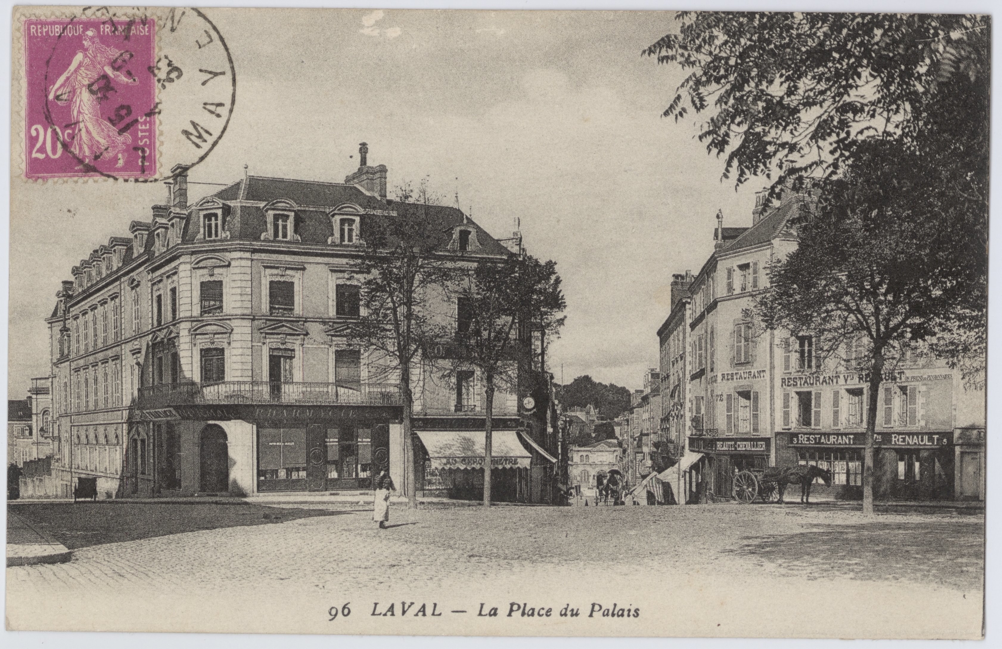 Laval - Place du Palais