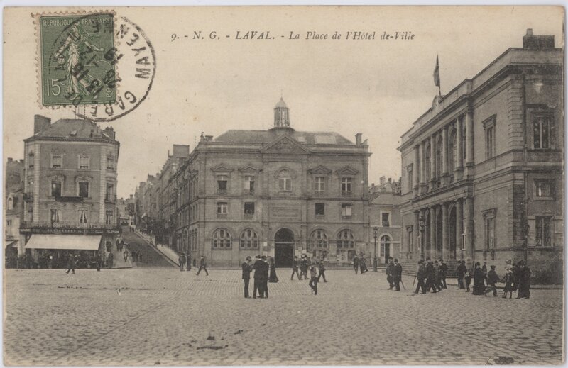 Laval Town Square — Black