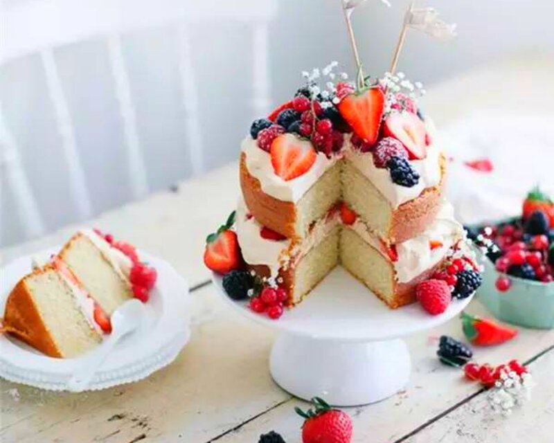 Layered Berry Cake — White, Fresh