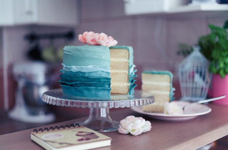 Layered Cake on Stand — Blue