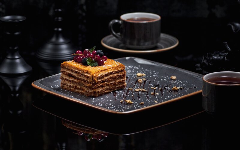 Layered Cake with Berries — Black
